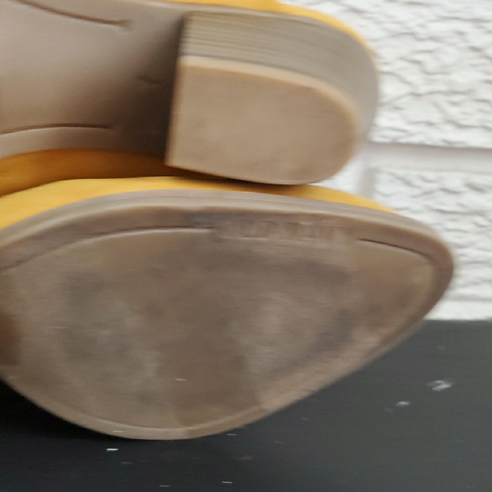 Old Navy Women's Mustard Yellow Mules Clogs Heels with Suede Like Sz 7 Western - Picture 10 of 11